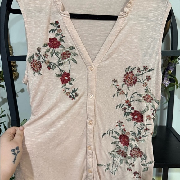 Max Jeans Pink Sleeveless Embellished Blouse size medium - Picture 2 of 7